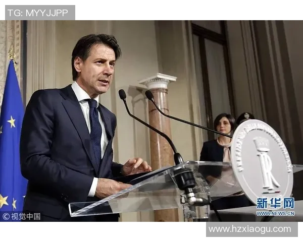 意大利街头热情亲吻足球明星视频引发网友热议与欢笑